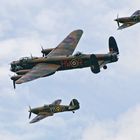 Avro Lancaster Bomber mit Geleitschutz