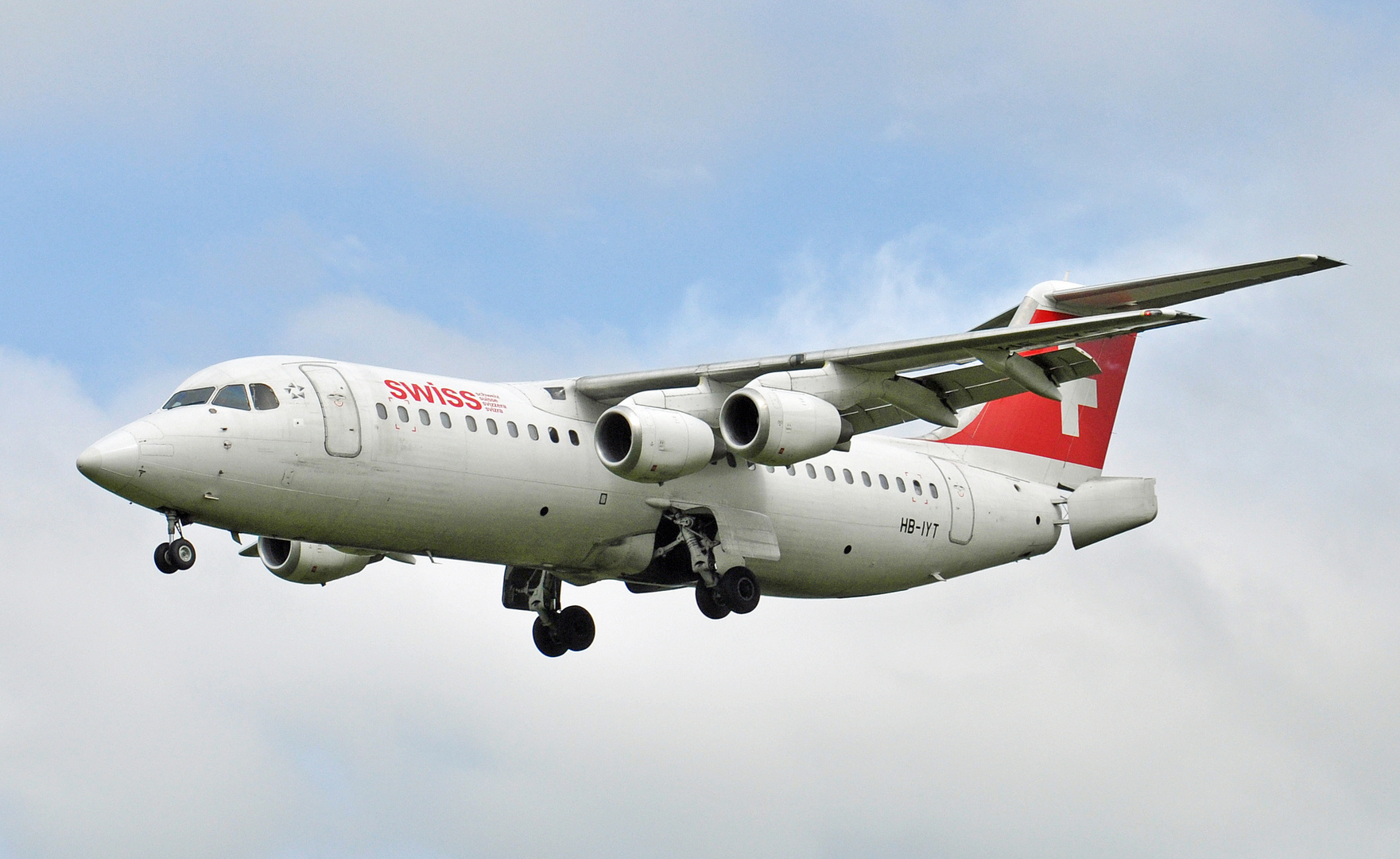 Avro RJ100 der Swiss