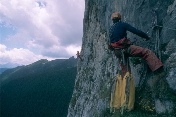 Avvicinamento al buco del Camos - 1 - Roncobello - BG