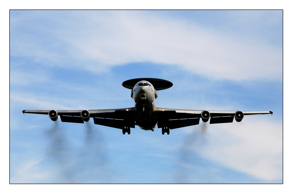 Awacs Boeing 707 im Landeanflug