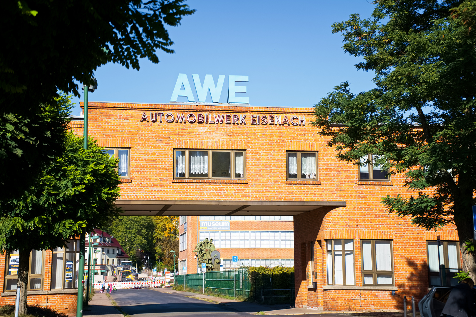 AWE Automobilmuseum Eingangstor