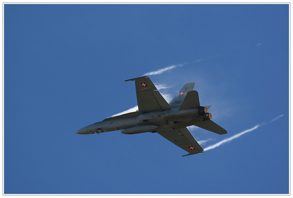 Axalp 2006: F18 Solo Performance