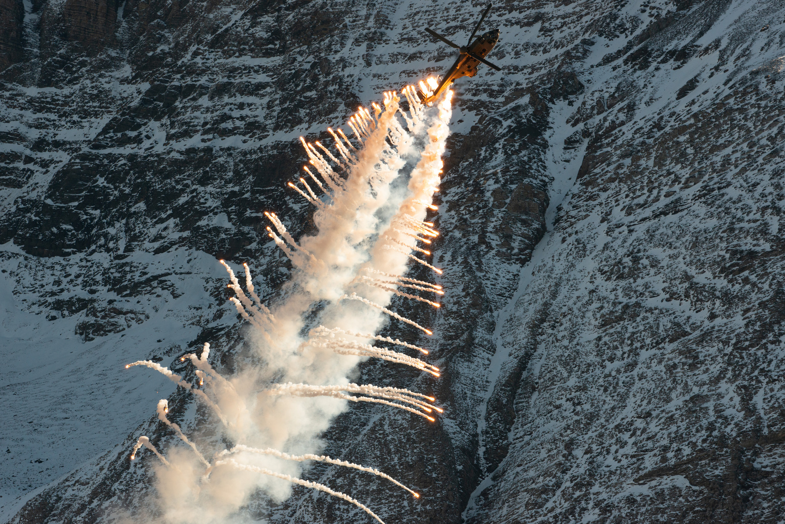 AxAlp 2017 Cougar Flares B2