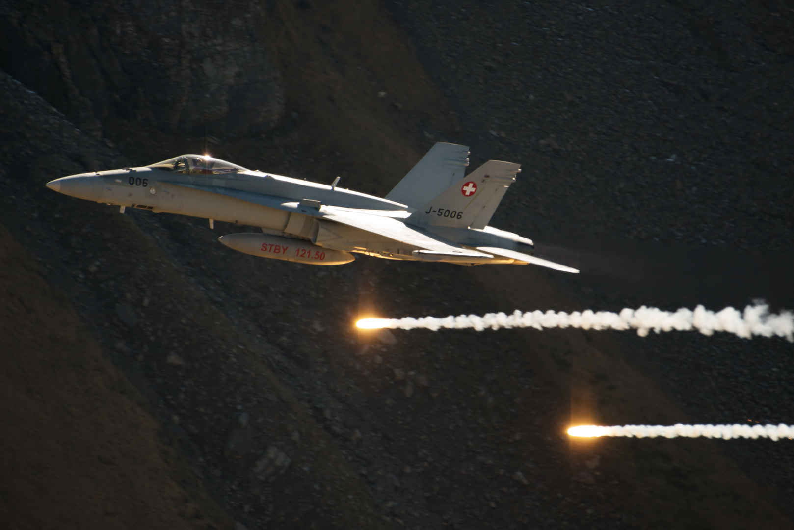 AxAlp 2017 F18 B5 Flares