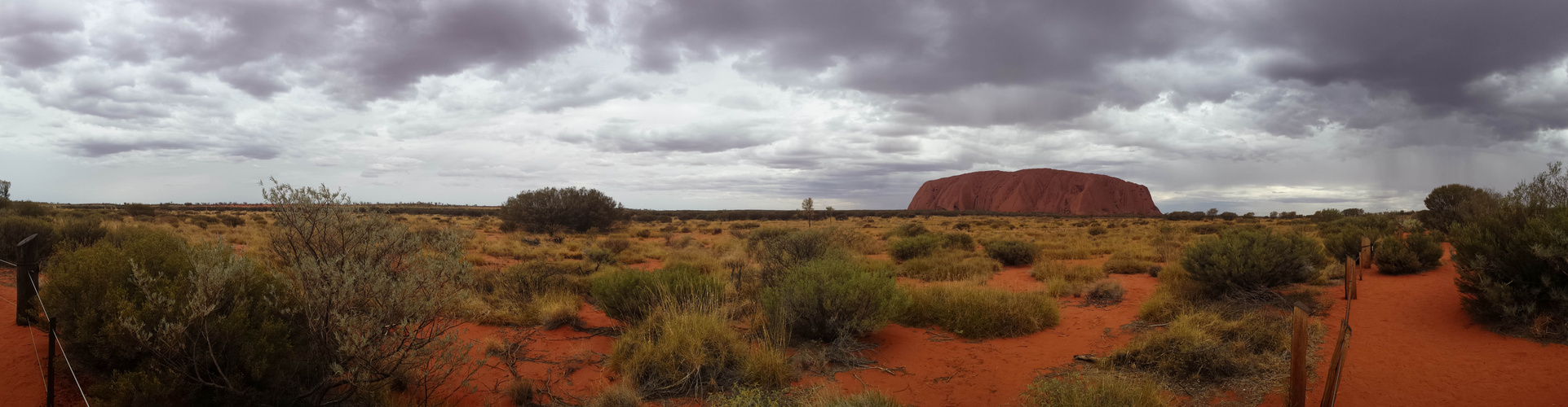 Ayers Rock - Bewölkt