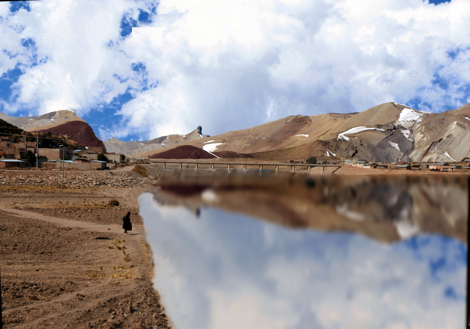 Aymara solitaria a orillas del lago artificial II- Altiplano Peruano de Tim Roth