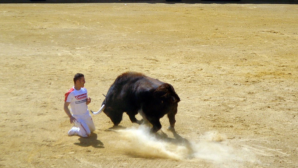 ayudado por abajo