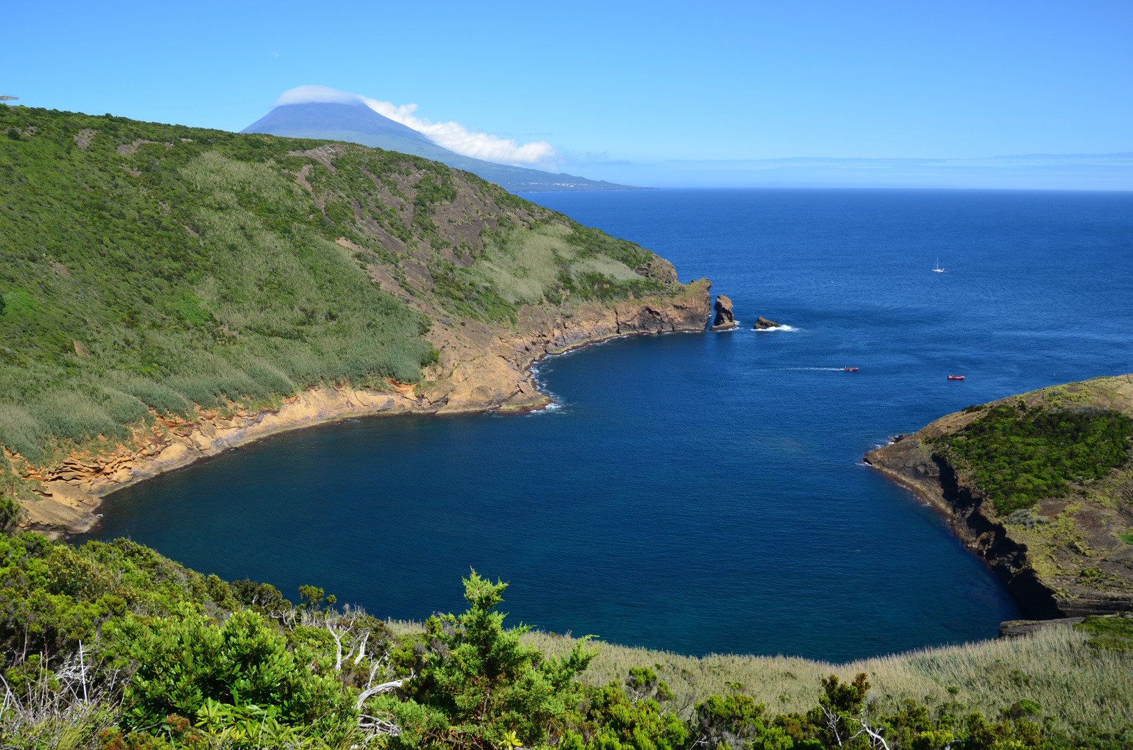 Azoren - Ponta do Pico vom Monte da Guia bei Horta, Ilha do Faial (Juni 2016)