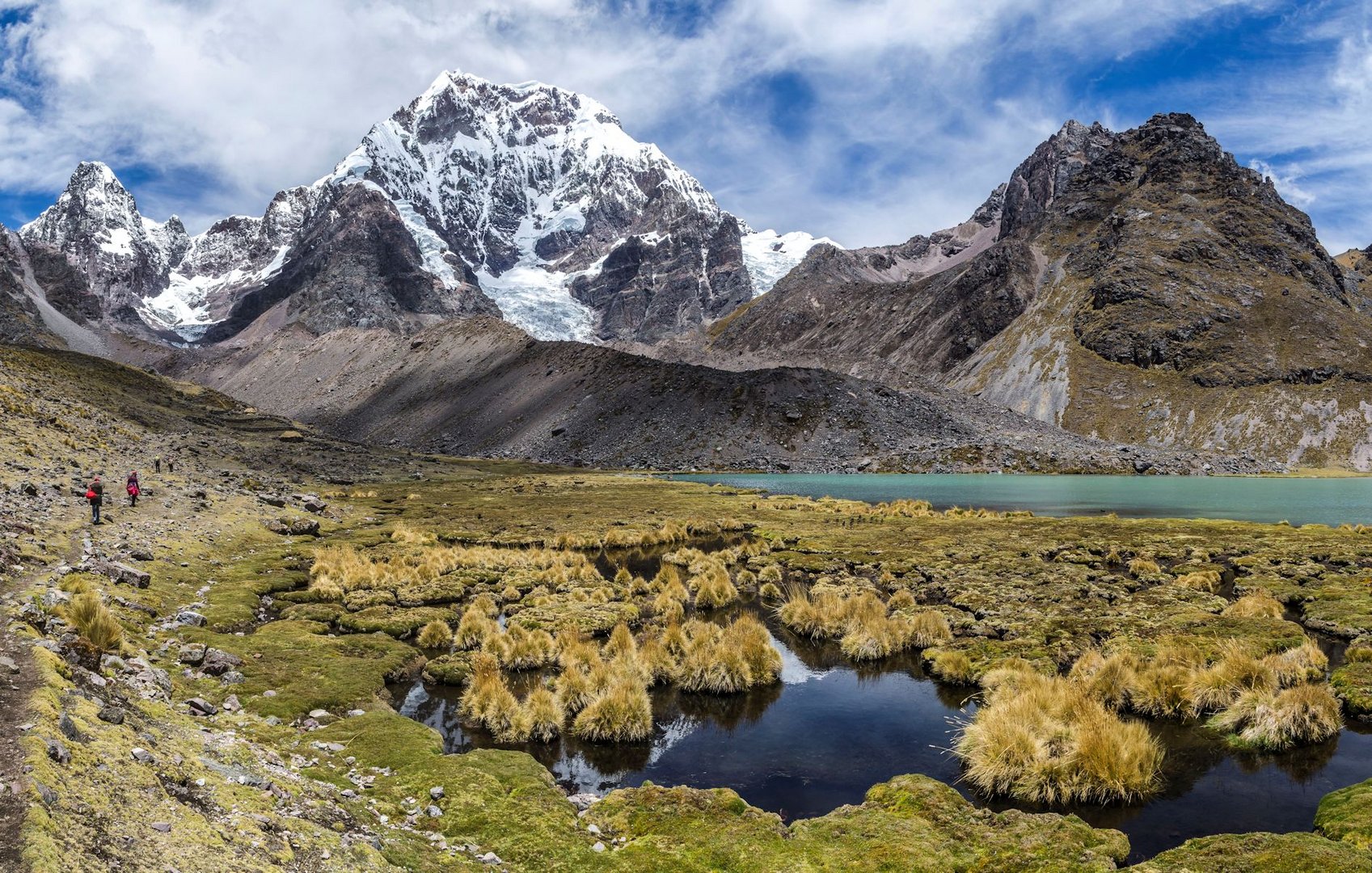 Azulcocha, Kleiner See am Fusse der Anden in Peru