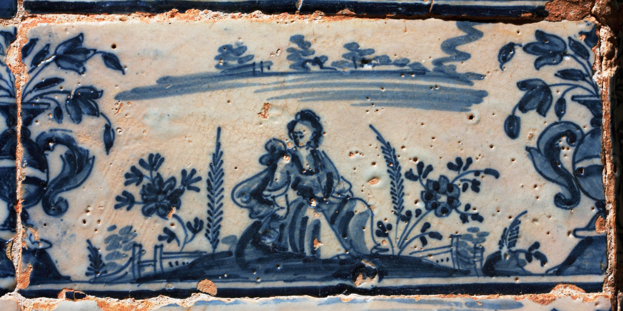 azulejo antiguo con señora siglo XVI