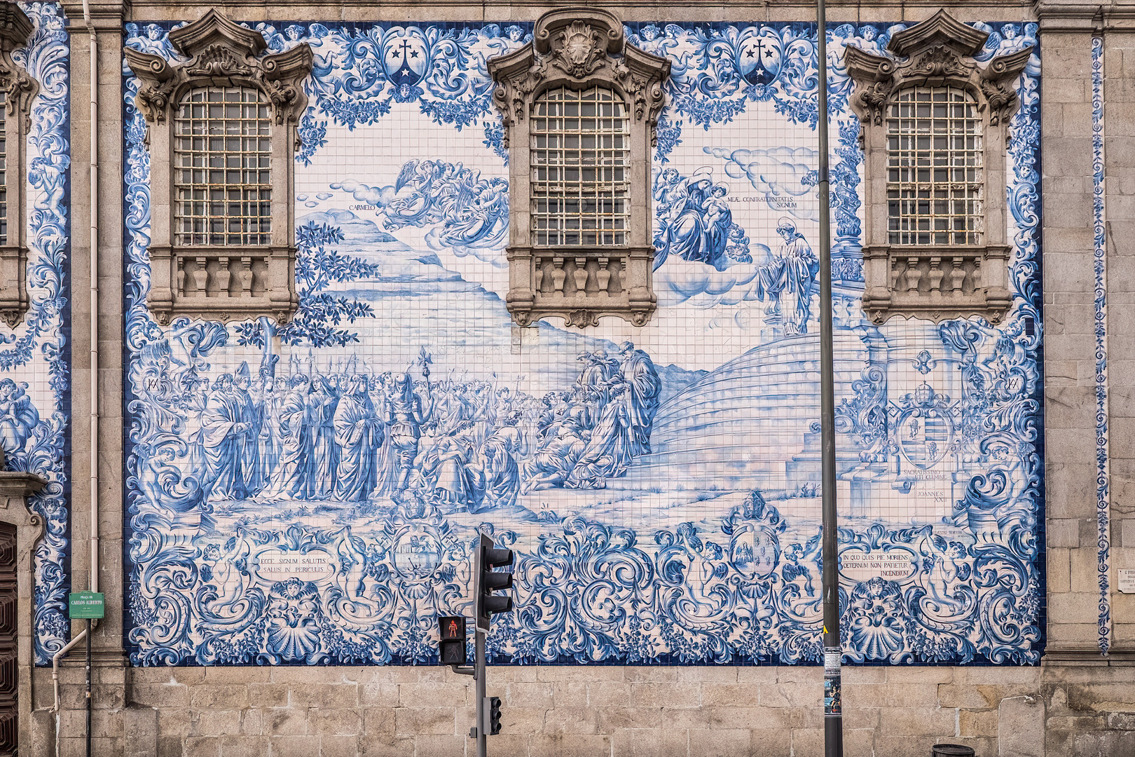 Azulejos an einer Kirche in Porto