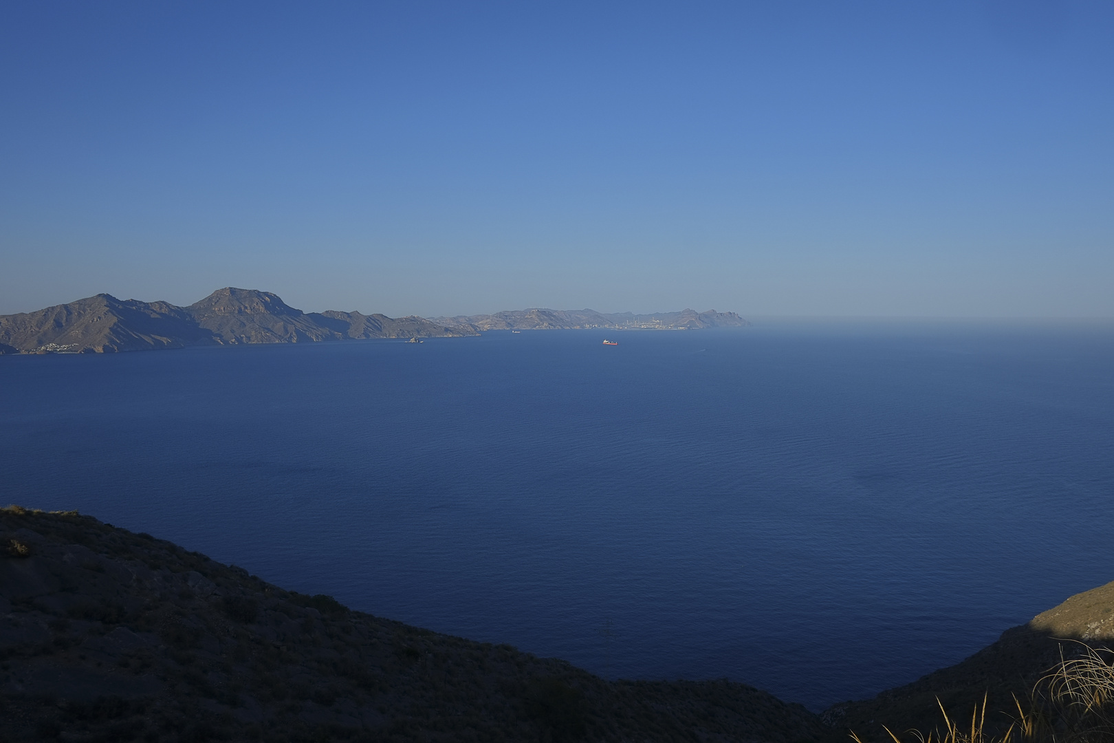 Azules de mar y cielo... con brumas 