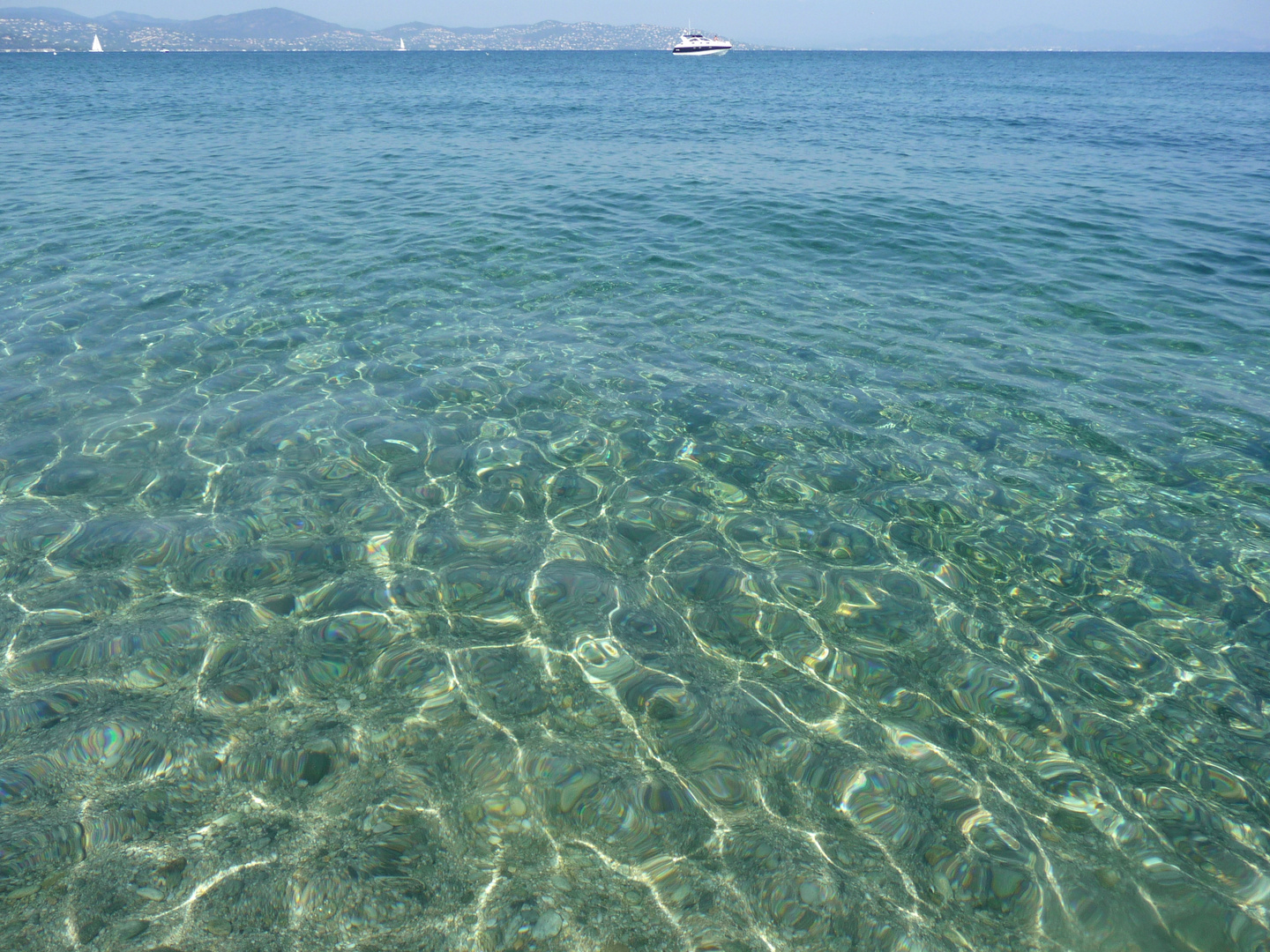 Azurblaues Wasser an der cote d' azur :)