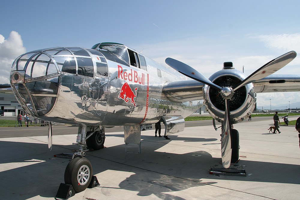 B-25 Flying Bulls N6123C