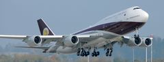 B 747-8