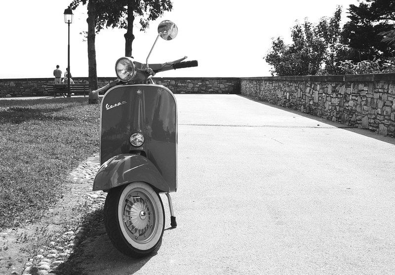 b & w Vespa