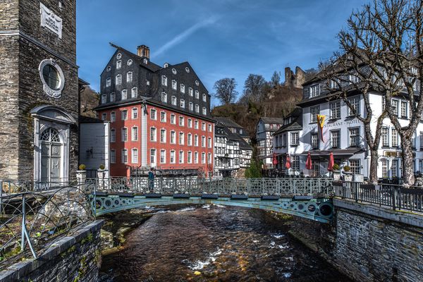 B)  Wahrzeichen von  Monschau ... 