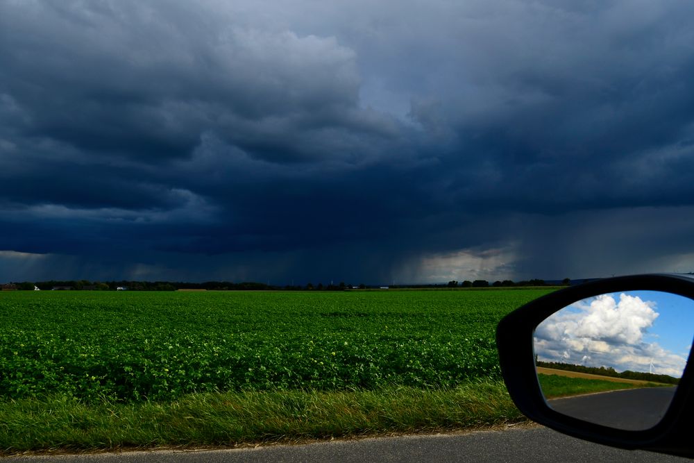 Wolken drohend und heiter von  Hans Aussem