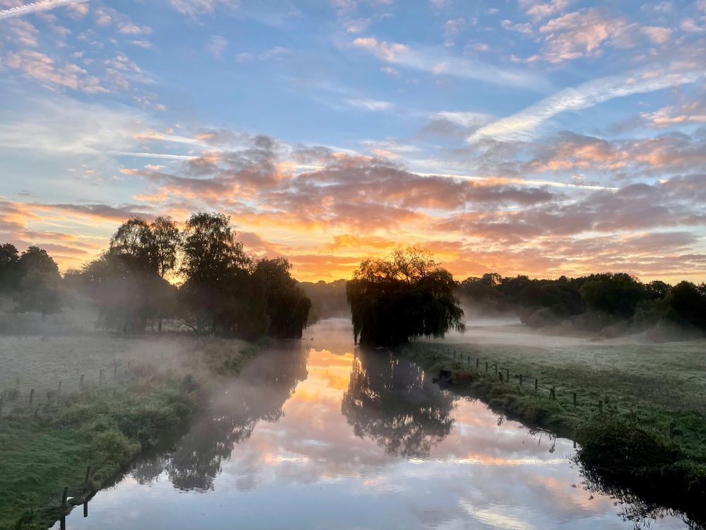 Sonnenaufgang in Lübecks Natur von SyMaa