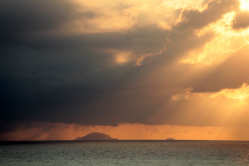 Regen über Stromboli von Classis Romana