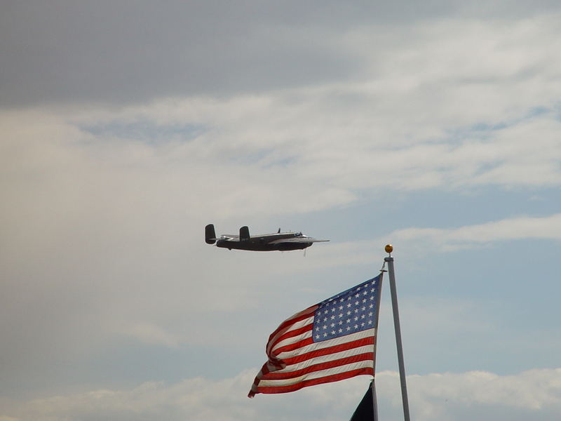 B25 mit USA Flagge