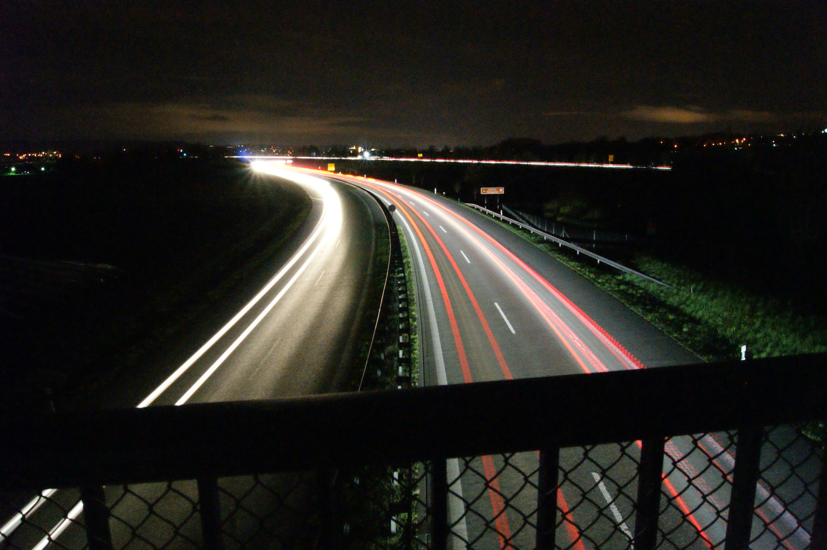 B30 bei Weingarten bei Nacht