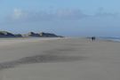 Borkum  -  Wer hier wandert .... by Reinhold Müller