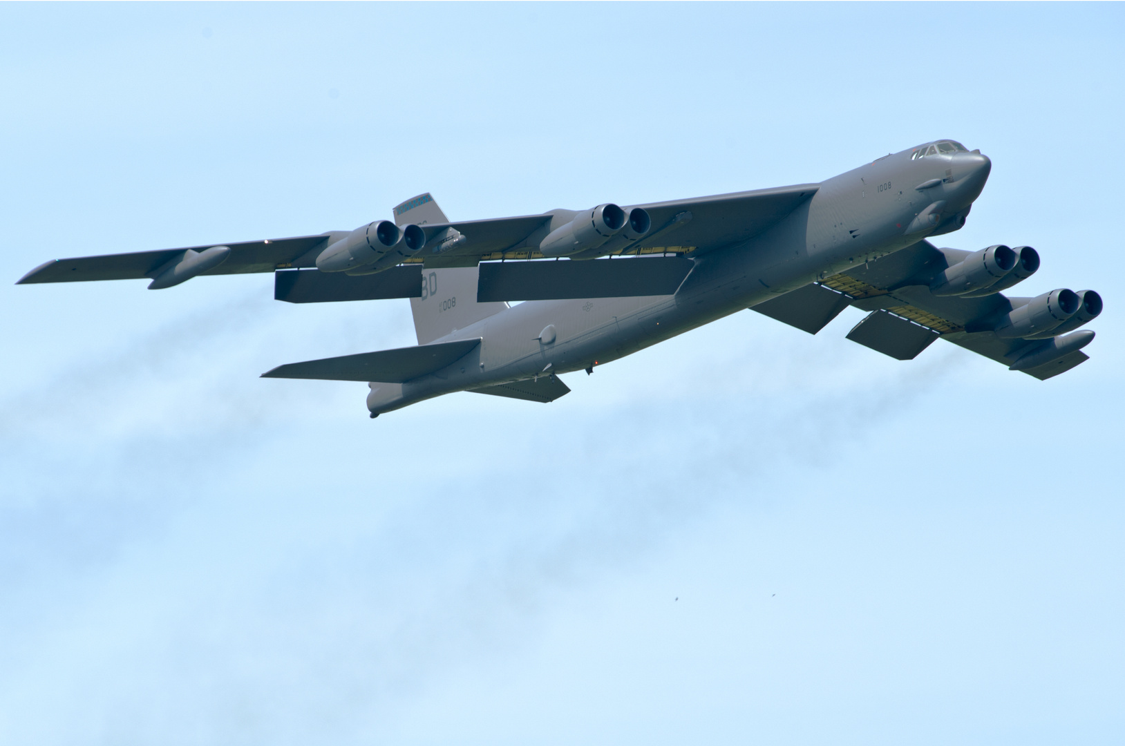 B52H im Anflug zur ILA 2010