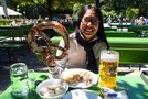 Brotzeit am Chinesischen Turm im Englichen Garten im Bayerischen München by Rainer Schubert 