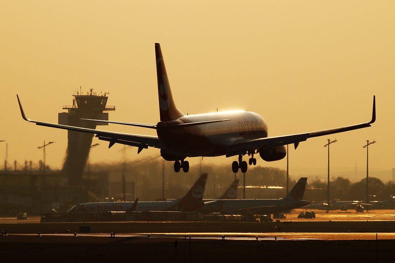 B737 im Sonnenuntergang