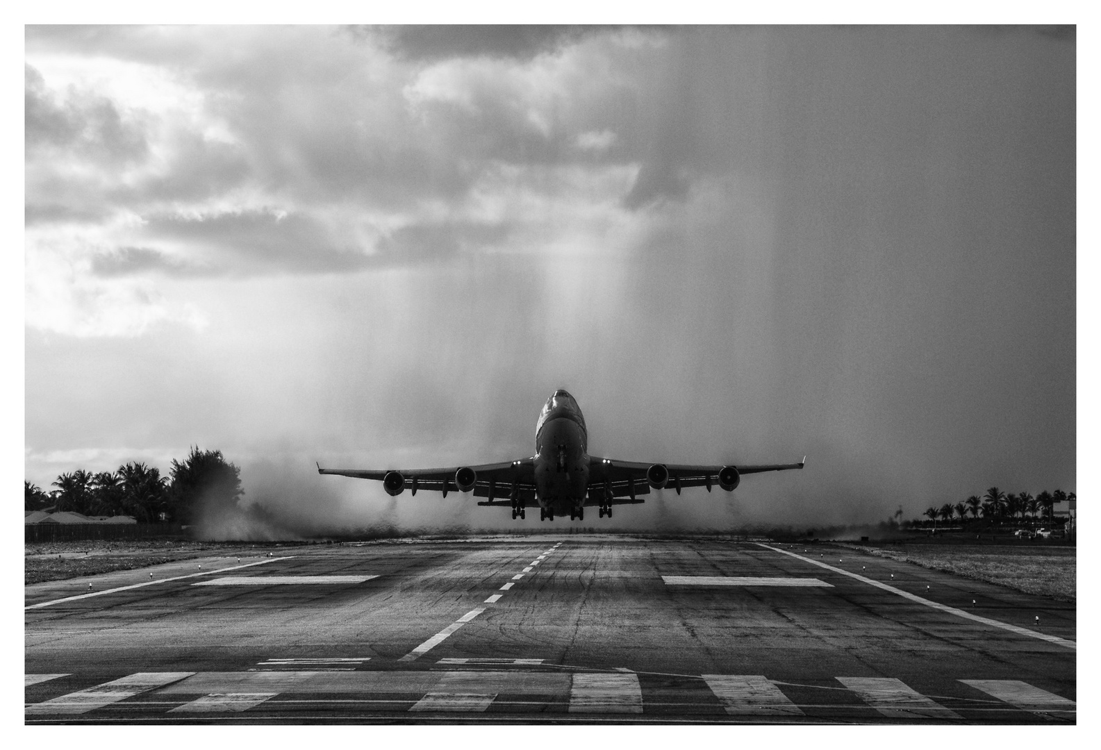 B747 beim Start in der Karibik