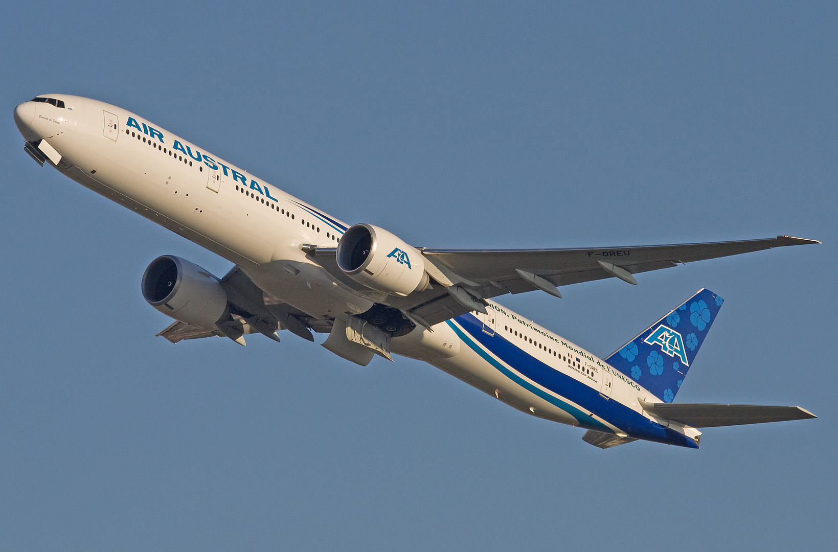 B777-300ER Air Austral Take Off at Toulouse