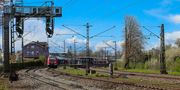 Bahnhof im Bogen von makna