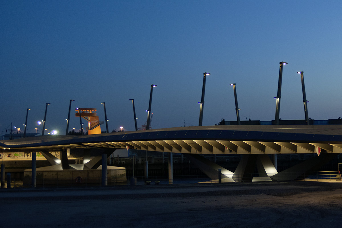 Baakenhafen Brücke bei Nacht