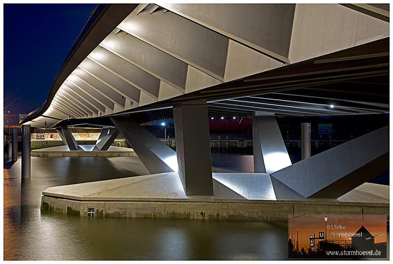 Baakenhafenbrücke mit Stern