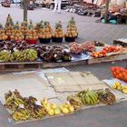 Baby - Ananas auf dem Markt