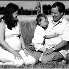 . baby - belly in family portrait VI .