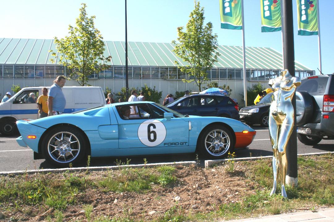 Baby Blue Ford GT & Silver Lady