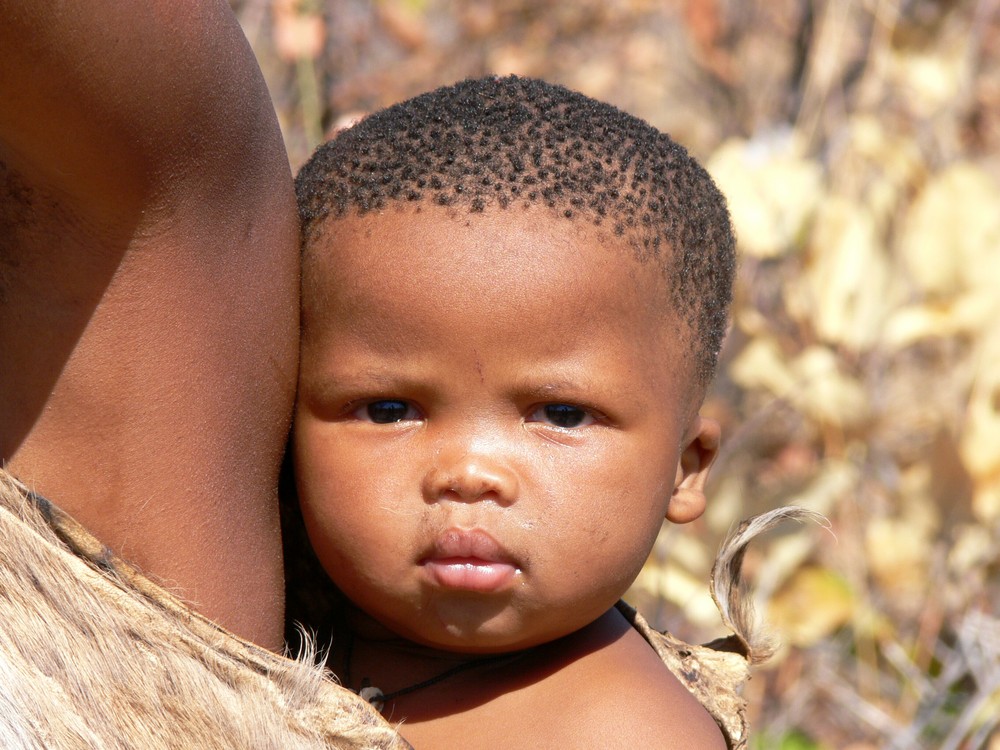 Baby der Buschmänner im Historic Living Villiage Grashoek, Namibia