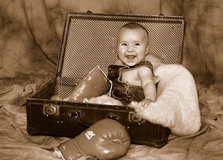 Baby im Koffer