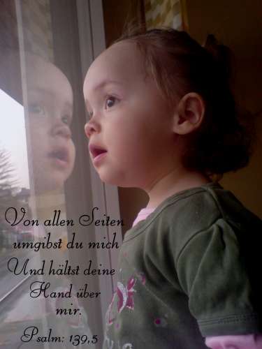 Baby mit Bibelspruch