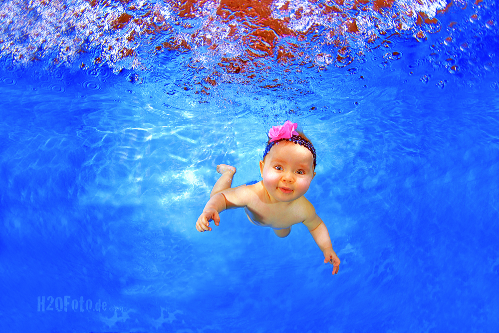 Baby - Schwimmen (oder tauchen) by www.H2OFoto.de