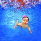 Baby - Schwimmen (oder tauchen) by www.H2OFoto.de