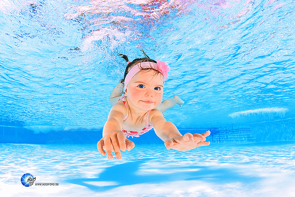 baby tauchen babyschwimmen Fotostudio Unterwasser