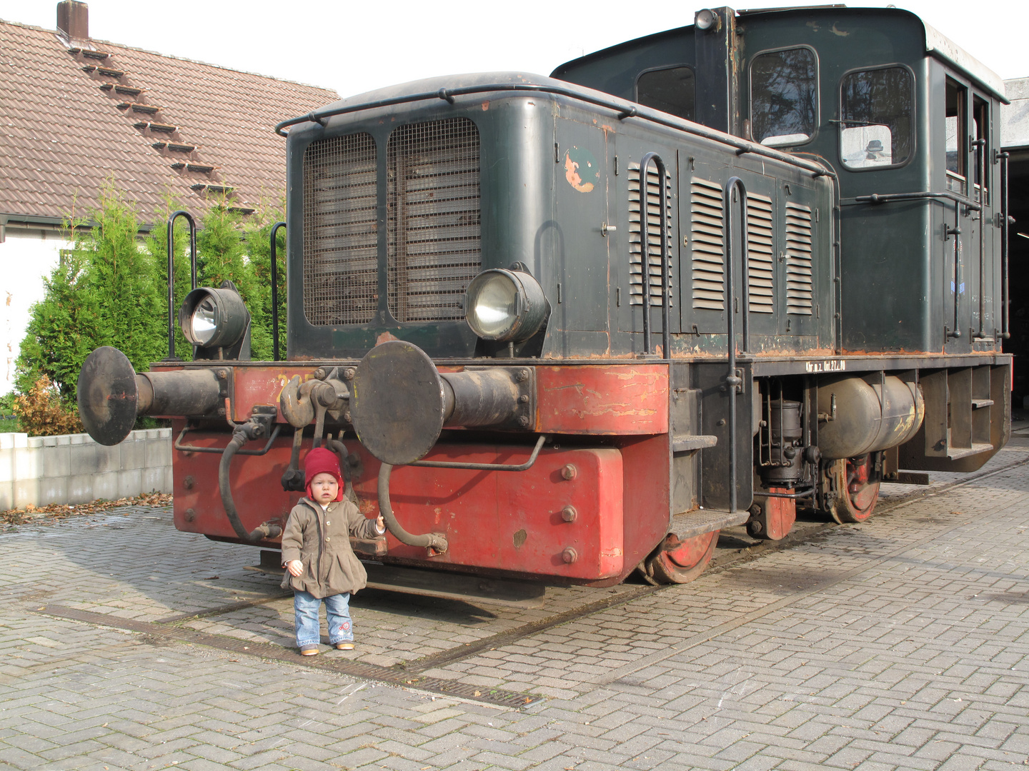 Baby und Lokomotive