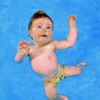 Baby Unterwasserfotografie - der Fokus sitzt punktgenau...