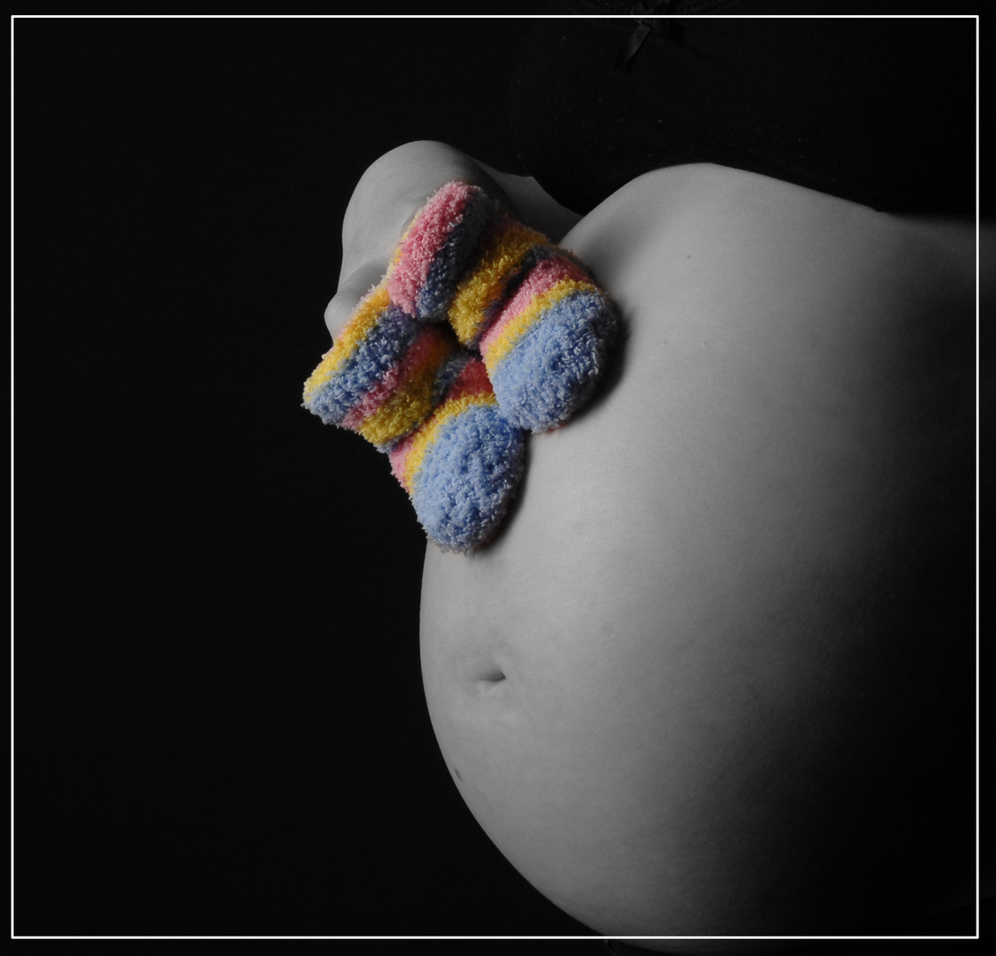 Babybauch Anfang April - 3 Wochen vor Geburt