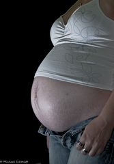 Babybauch in der 32. Woche die zweite