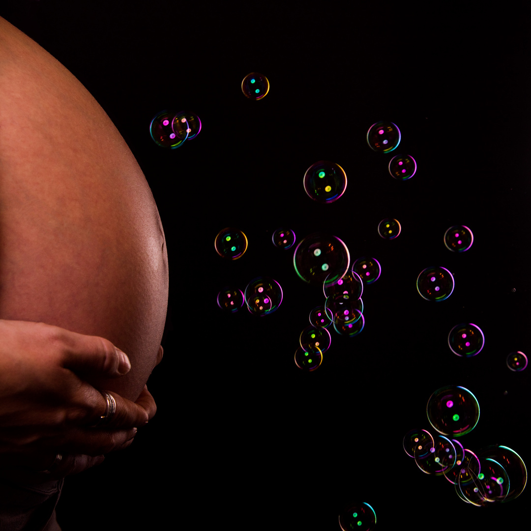 Babybauch mit Bubbles