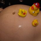 Babybauch mit Entenfamilie